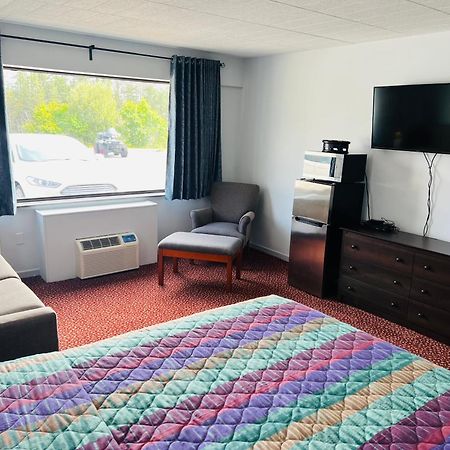Lively Inn And Suites - Sudbury Naughton Экстерьер фото