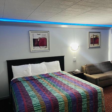 Lively Inn And Suites - Sudbury Naughton Экстерьер фото