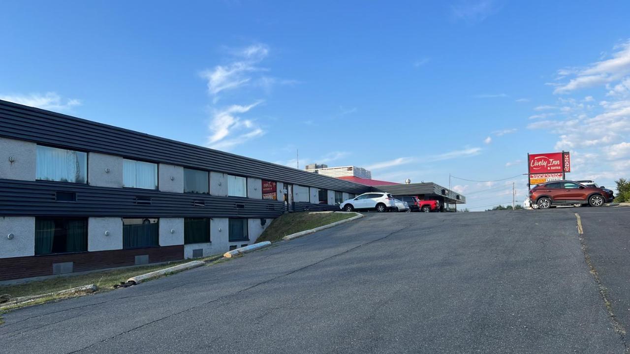 Lively Inn And Suites - Sudbury Naughton Экстерьер фото