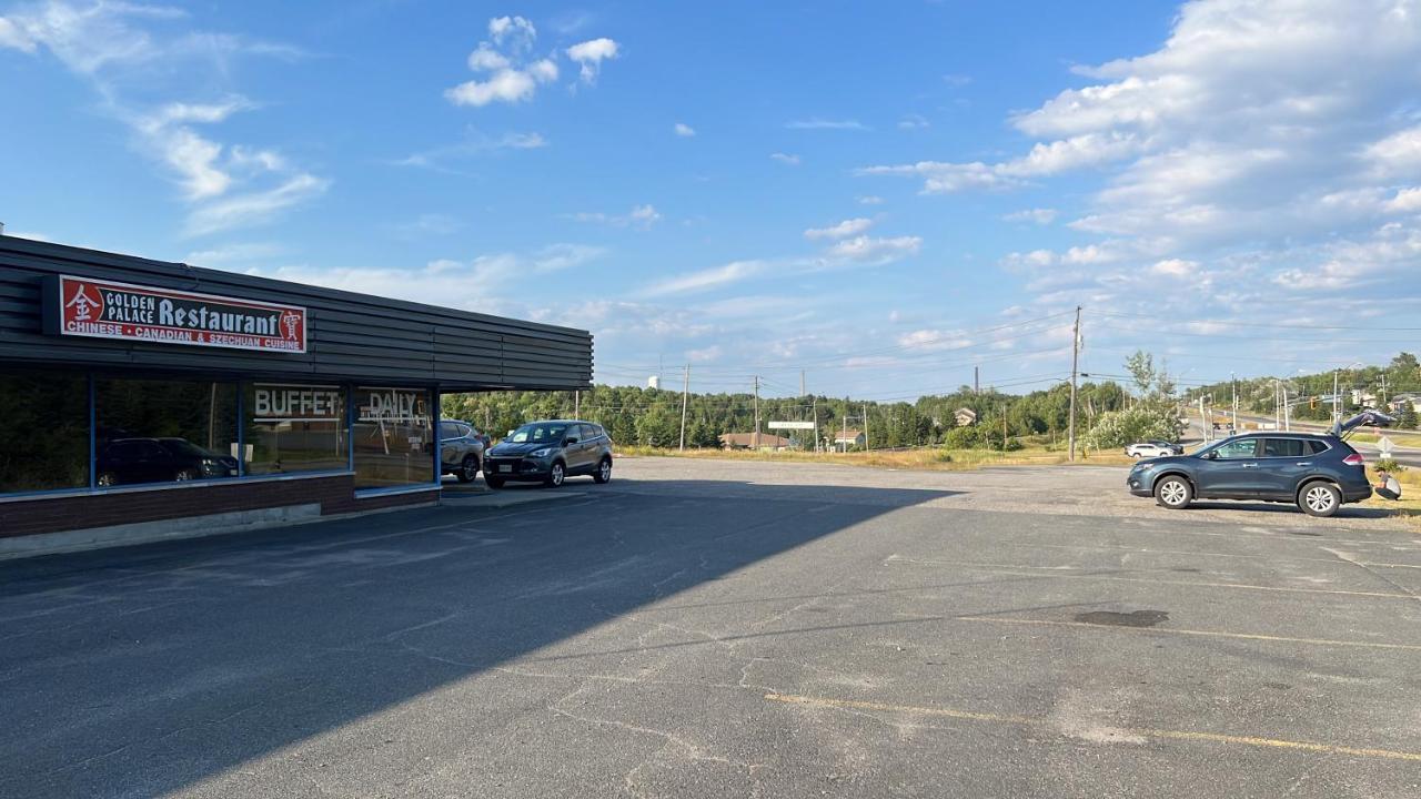 Lively Inn And Suites - Sudbury Naughton Экстерьер фото