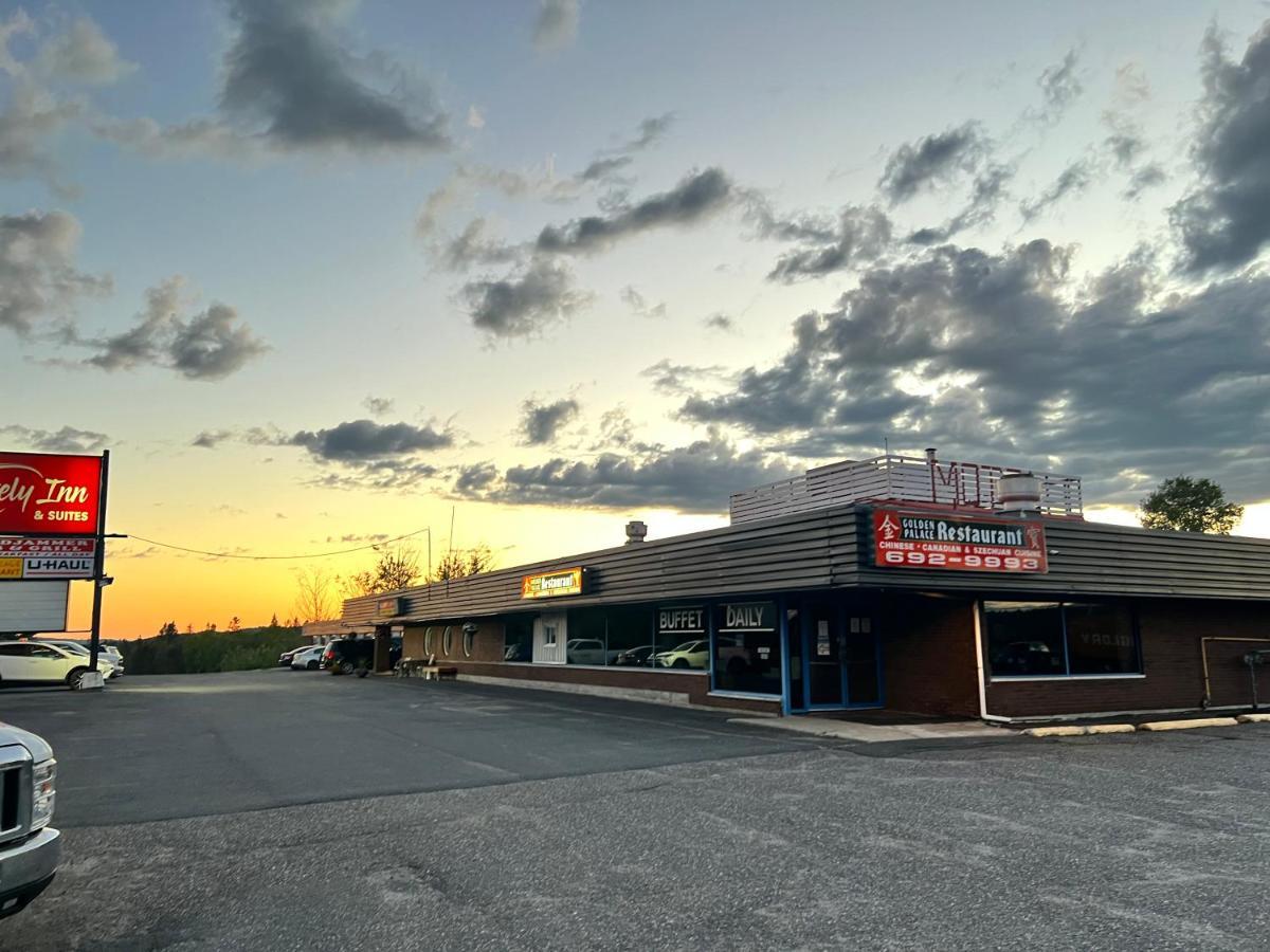 Lively Inn And Suites - Sudbury Naughton Экстерьер фото