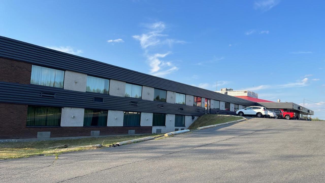 Lively Inn And Suites - Sudbury Naughton Экстерьер фото