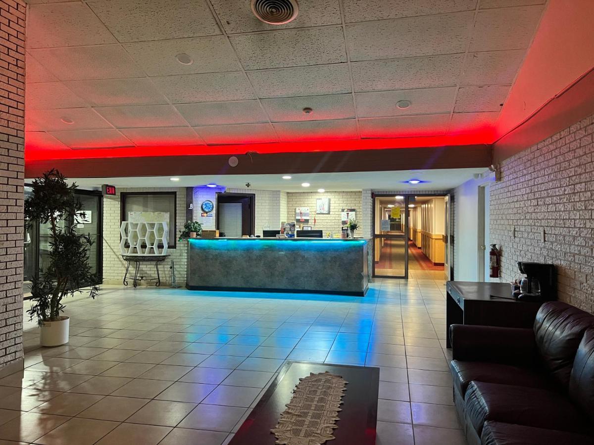 Lively Inn And Suites - Sudbury Naughton Экстерьер фото