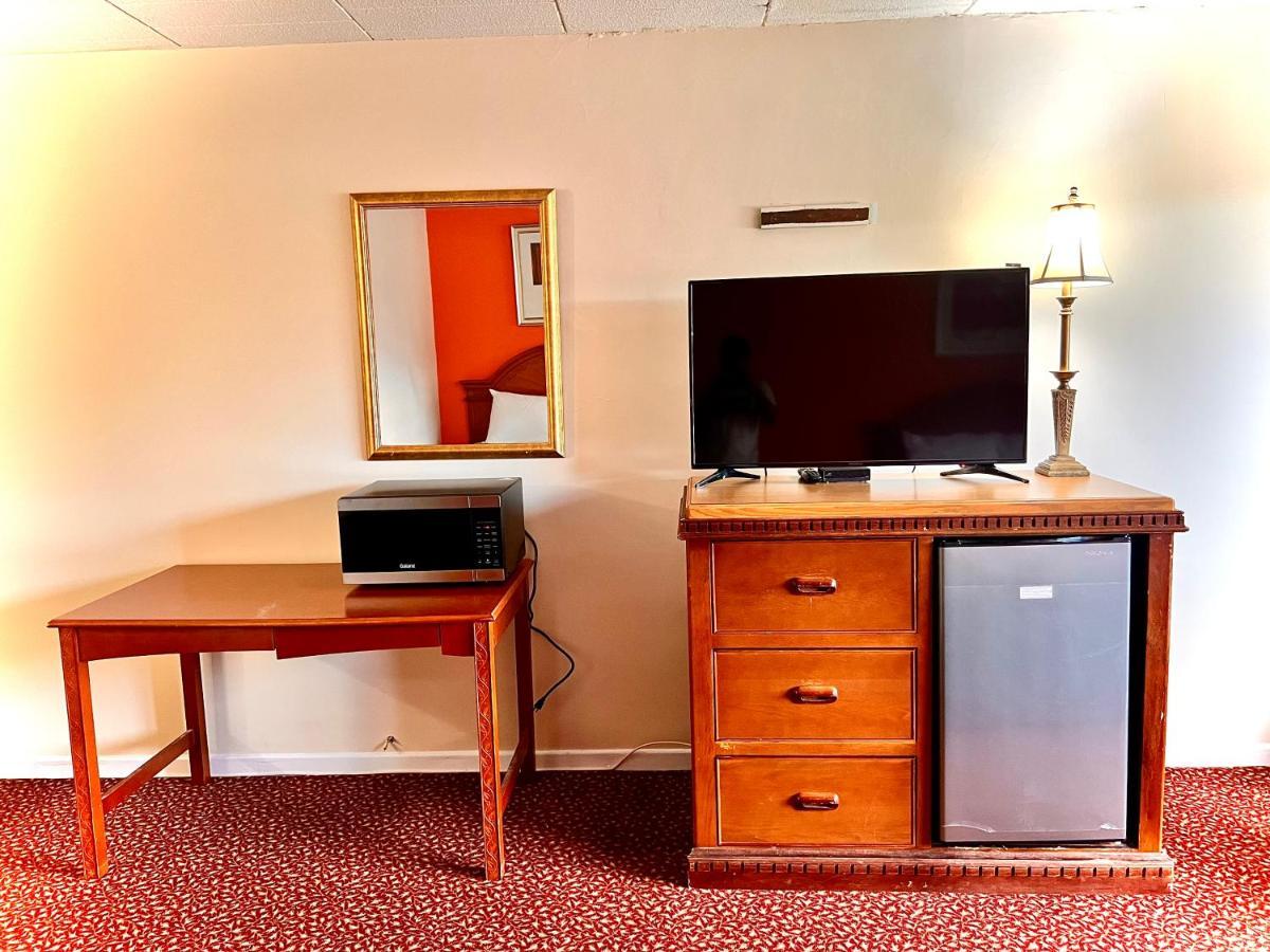 Lively Inn And Suites - Sudbury Naughton Экстерьер фото