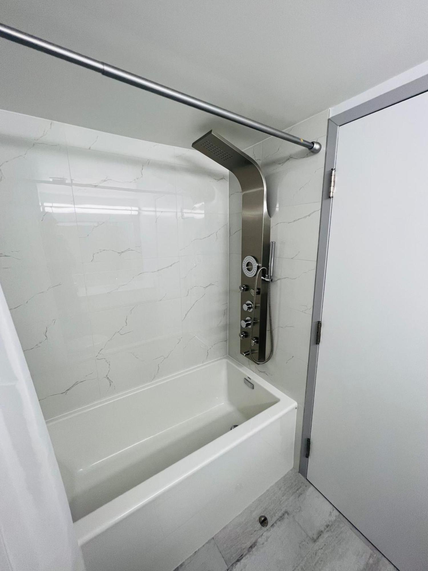 Lively Inn And Suites - Sudbury Naughton Экстерьер фото
