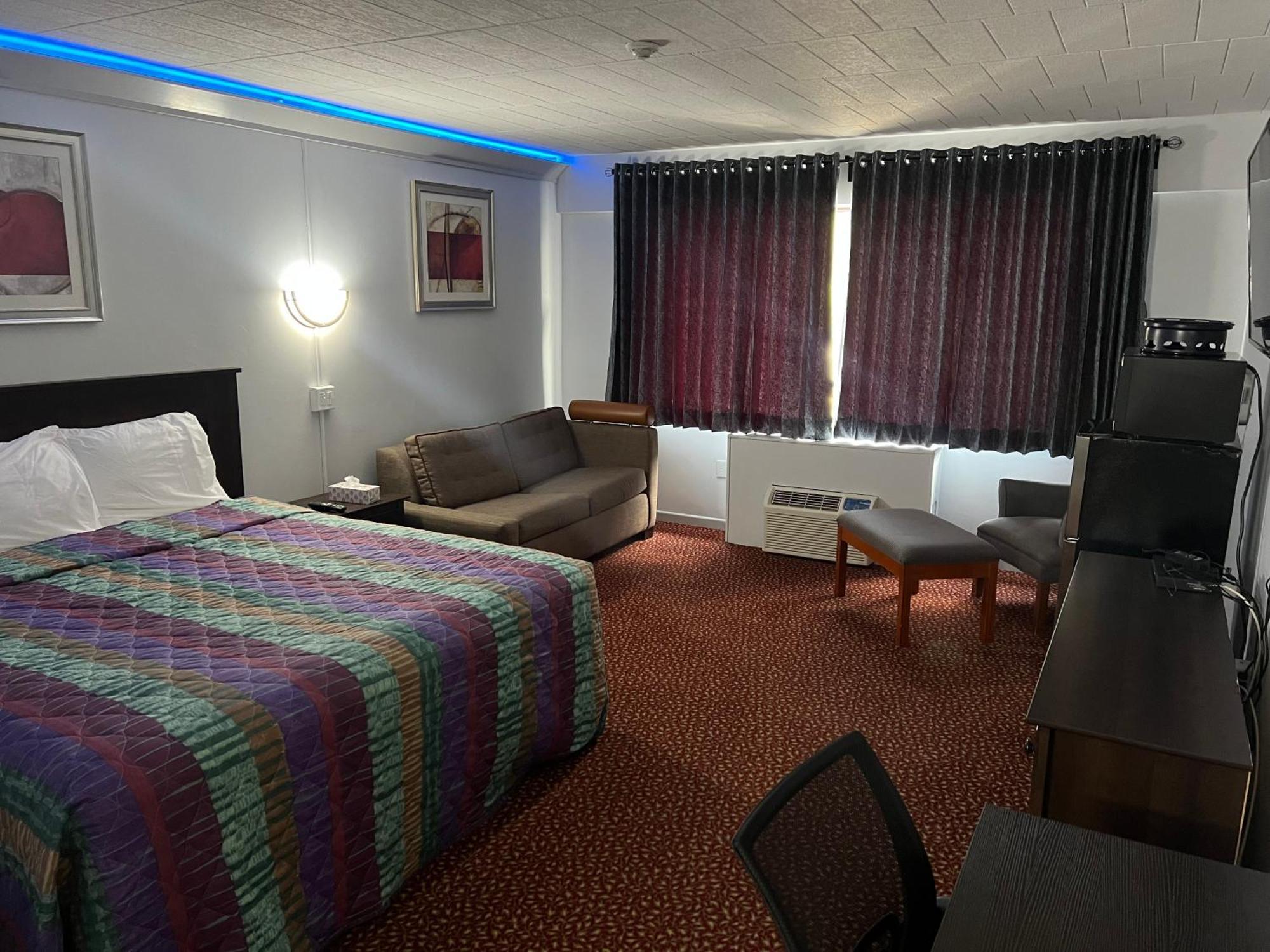 Lively Inn And Suites - Sudbury Naughton Экстерьер фото