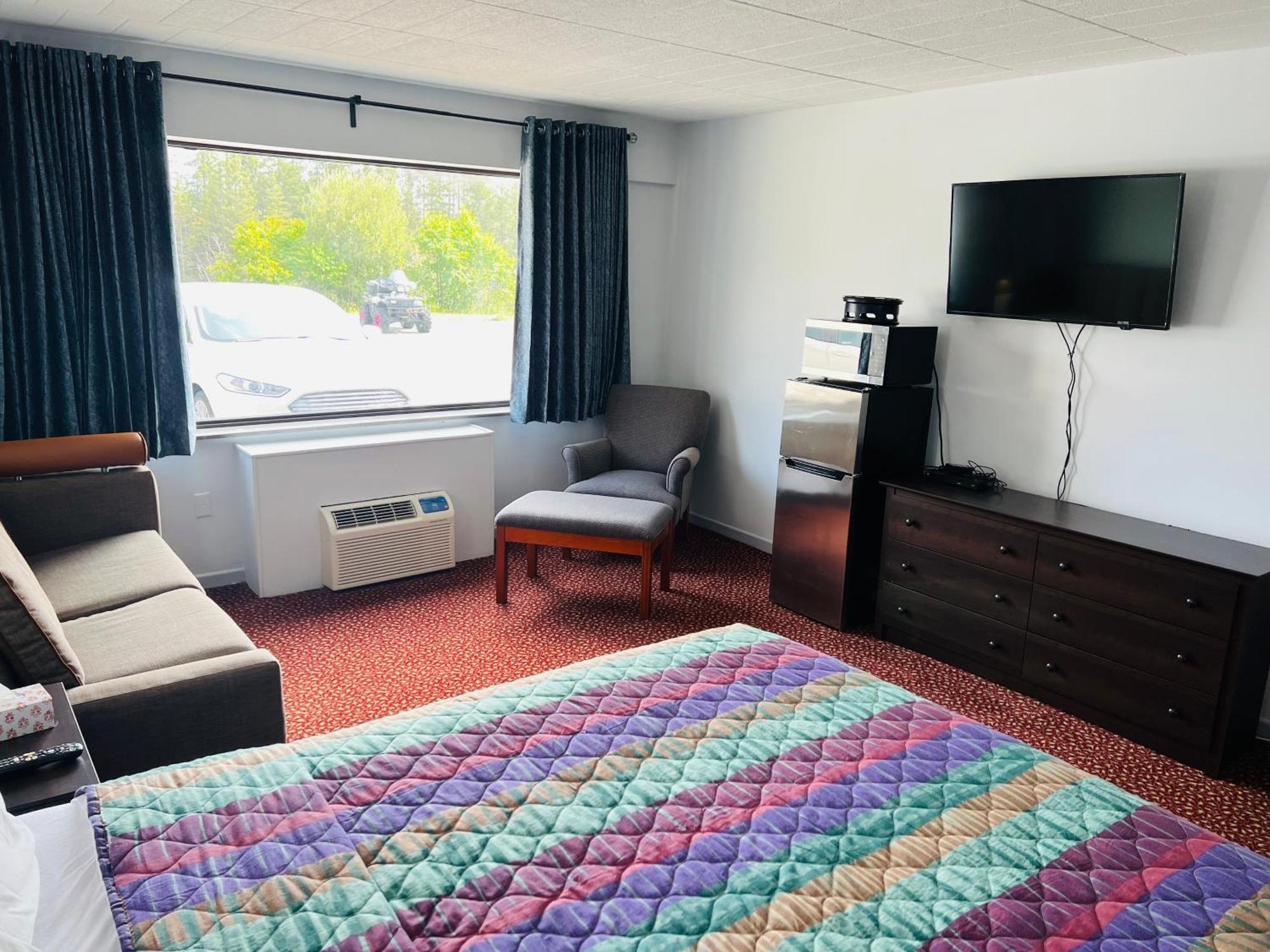Lively Inn And Suites - Sudbury Naughton Экстерьер фото