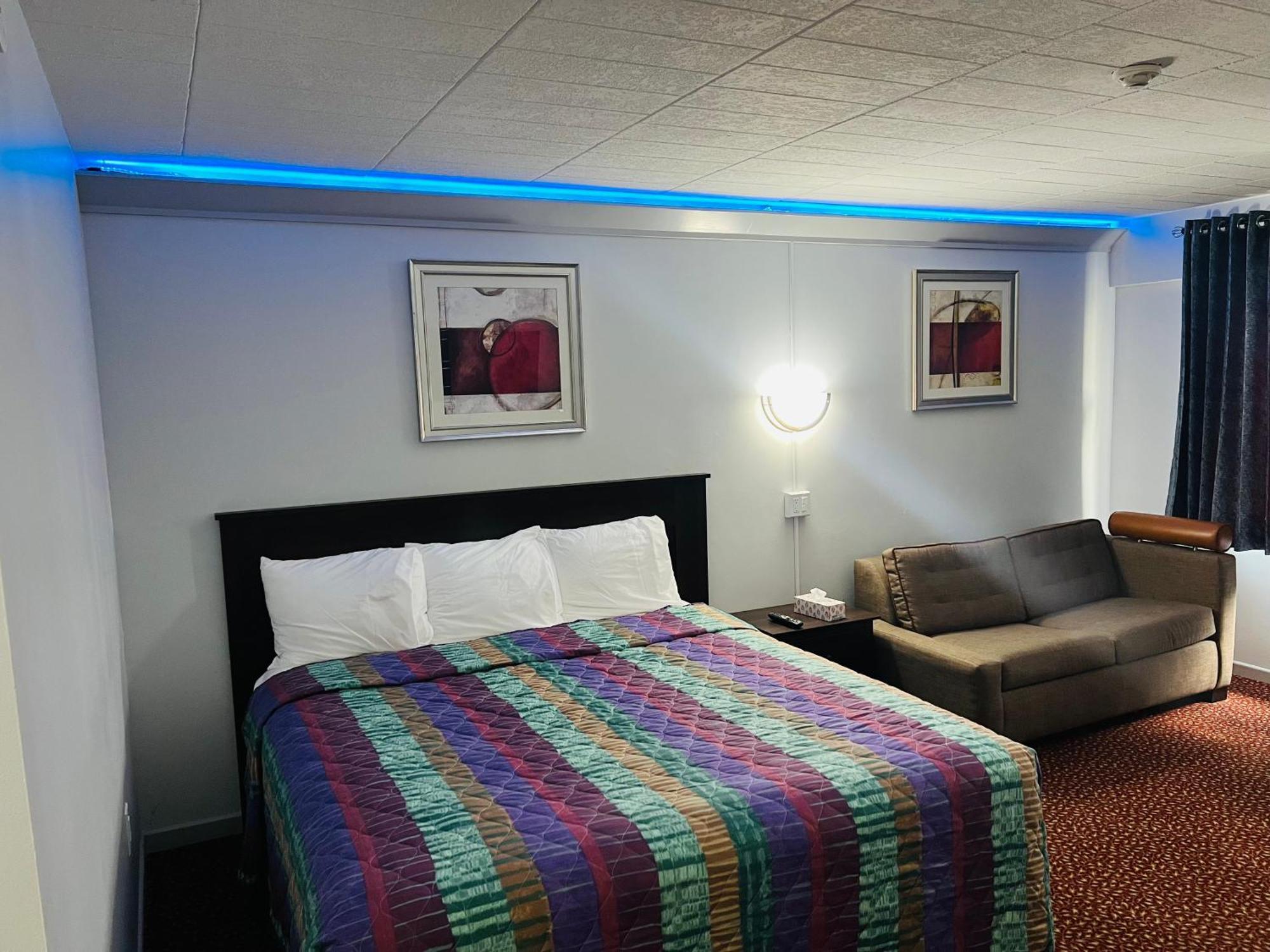 Lively Inn And Suites - Sudbury Naughton Экстерьер фото